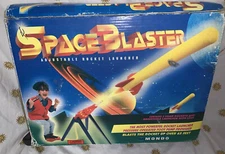 Mondo SpaceBlaster Adjustable Rocket Launcher Foot Pump Pressure Launch System