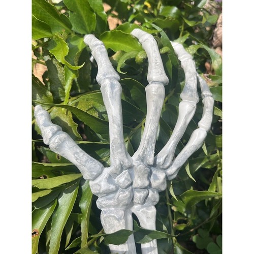 2pc Skeleton Hands Halloween Decoration Small Skeleton Hands Halloween Crafts S3 - Picture 4 of 7