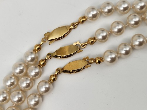 28”-22”-18” Three Large Pearl Necklace W/Gold Tone Clasp 8mm - Picture 6 of 6