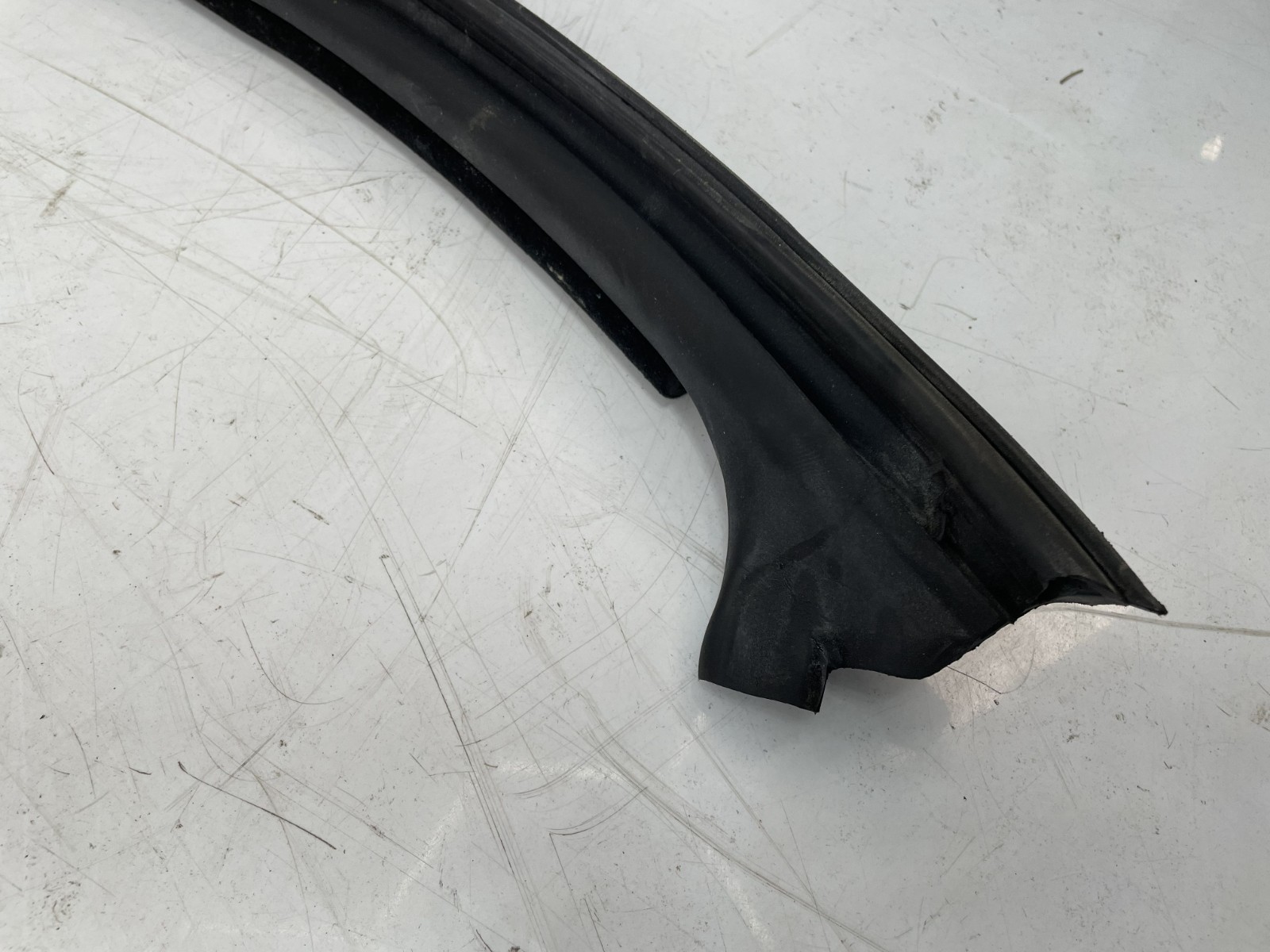 ✅ 12-17 OEM Bentley Continental GT Front Right Passenger Top Weatherstrip Seal