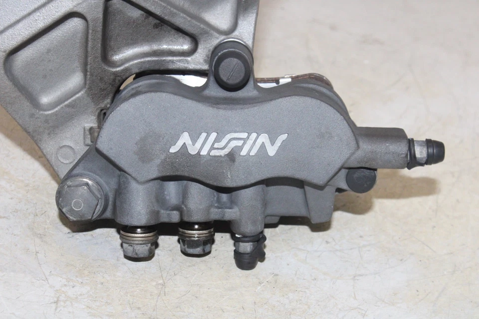 01-03 PINZA DE FRENO TRASERA HONDA CBR1100XX OEM CON SOPORTE DE MONTAJE Foto 2 de 4