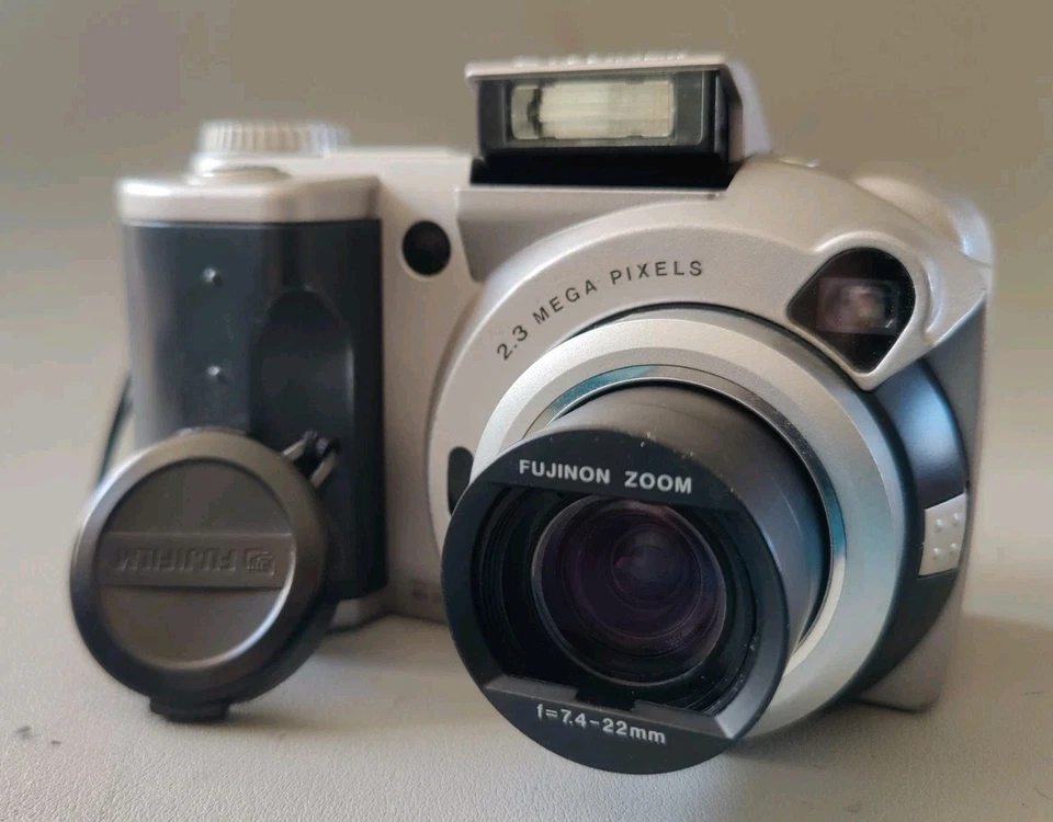 Fujifilm MX-2900 Digital Camera 2.3MP Silver Zoom, photo 1 of 5