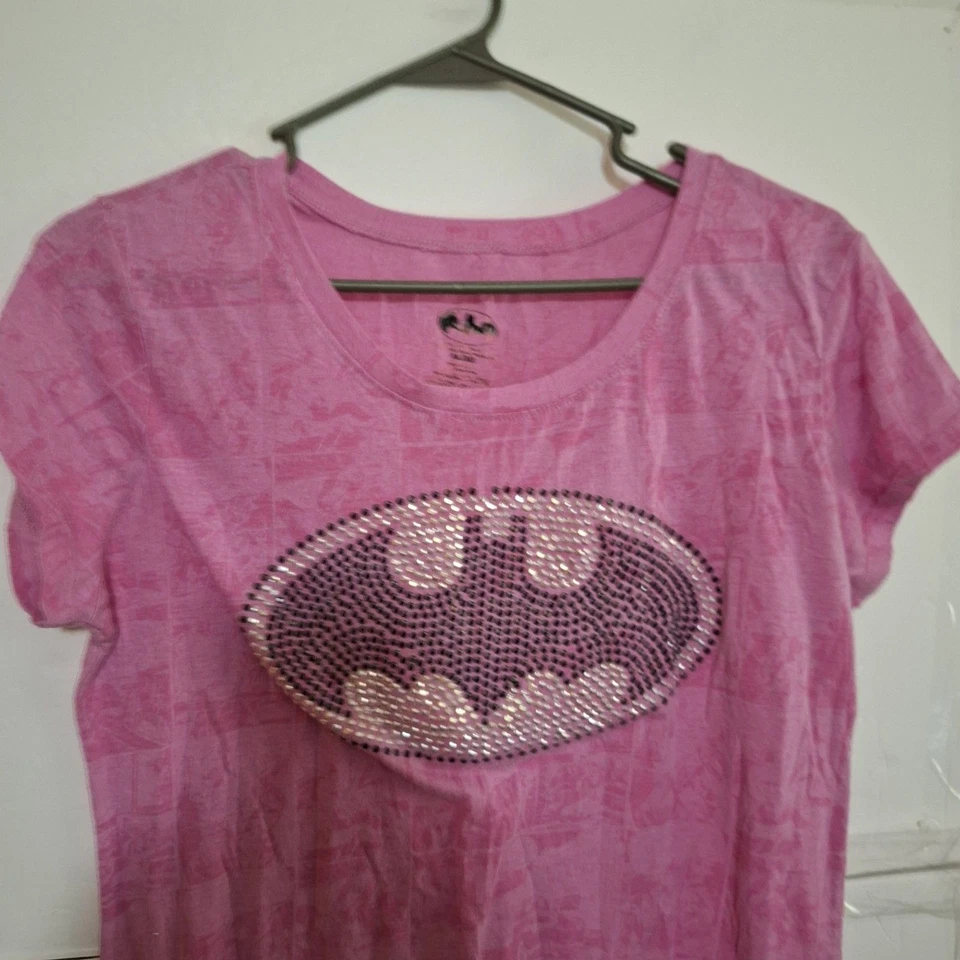Camiseta para mujer A Batman Emblem rosa con tachuelas brillante estampado de cómic informal XL  Foto 4 de 4