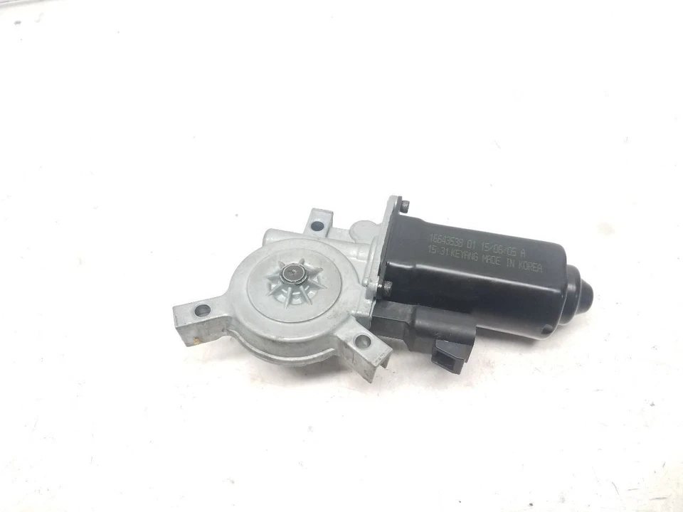 2005-09 Chevrolet Uplander Drivers Left Front Power Window Motor  - Image 3 of 4