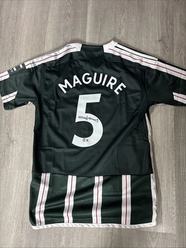Harry Maguire Signed Manchester United Adidas Soccer Jersey (Beckett) Large