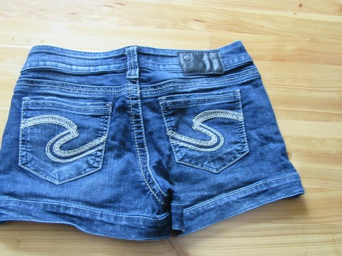 Silver Jeans Marti Dark Mid Rise Sz 26" Stretch Shorts Great Condition Very NICE - Picture 4 of 4