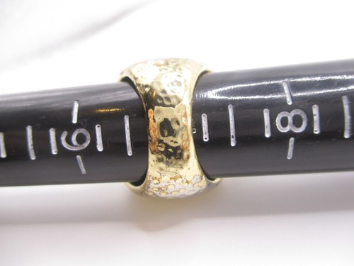 Grueso anillo cuadrado redondeado unisex cúpula martillada tono dorado talla 7 0111 - Imagen 7 de 8