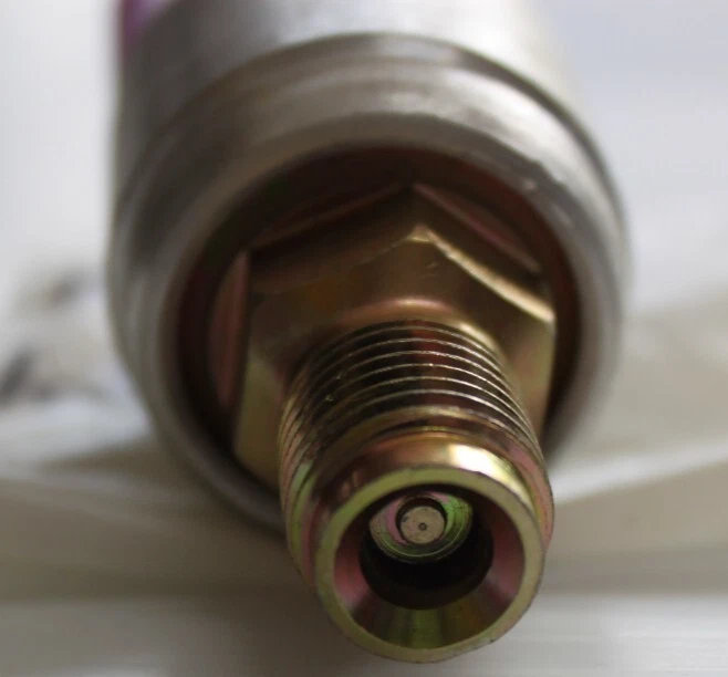 VÁLVULA DE CONTROL DE AIRE ORIGINAL TOYOTA #17630-11070 Foto 3 de 3