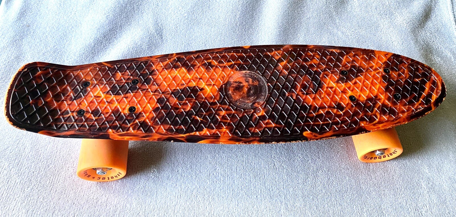 MEKETEC  Skateboard Complete 22.5 x 6 Cruiser Penny Kicktail Deck Red Flame..