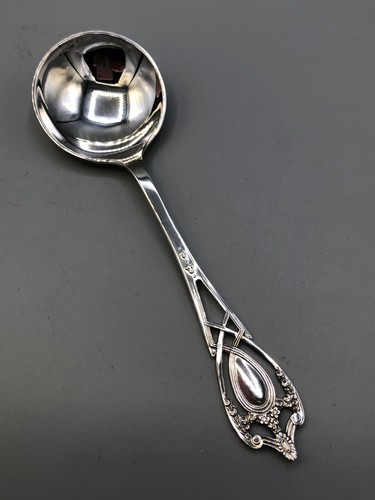 Monticello by Lunt sterling silver Bouillon Soup Spoon 5.25", gently used - 第 1/3 張圖片