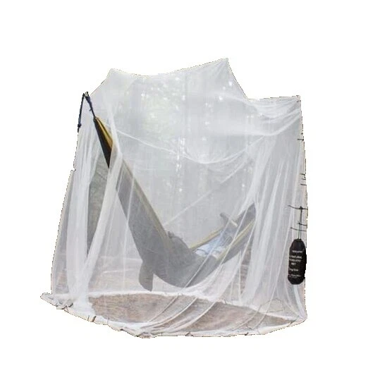 Red de cama blanca deportiva y toldos