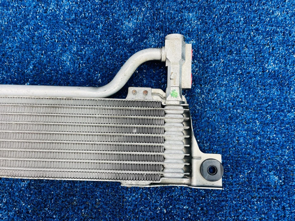 Enfriador de aceite de transmisión automática Chrysler 200 2015-2017 OEM 68183728AB Foto 3 de 4