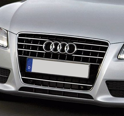Baguette de calandre chromée pour réparer la moulure ternie de votre Audi A5