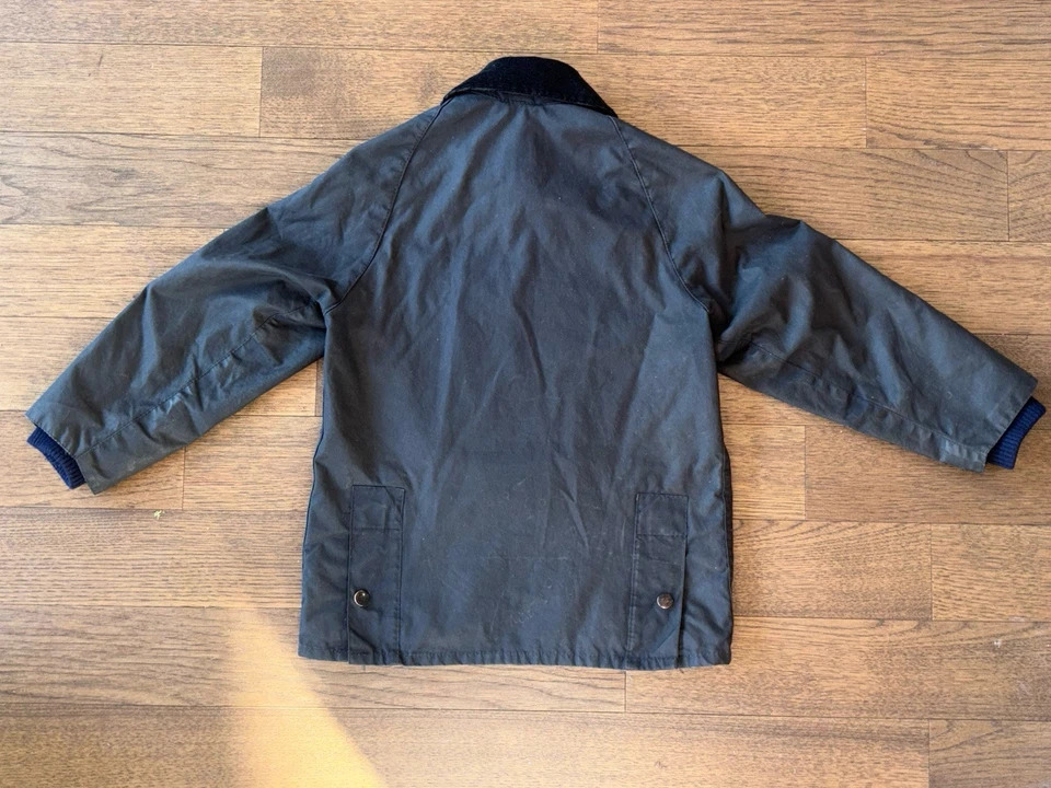 Chaqueta de cera Barbour Classic Bedale para niños pequeña 5-7 azul marino unisex Foto 2 de 4