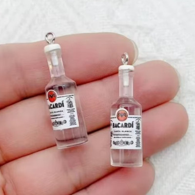 Set mit 2 Stück Bacardi Rum Miniatur Flaschen Anhänger Mini Bottle Charms