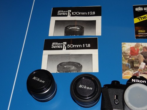 Nikon EM 35 mm fotocamera reflex pellicola con obiettivi Nikon 50 mm e 100 mm kit flash borsa - Foto 2 di 17
