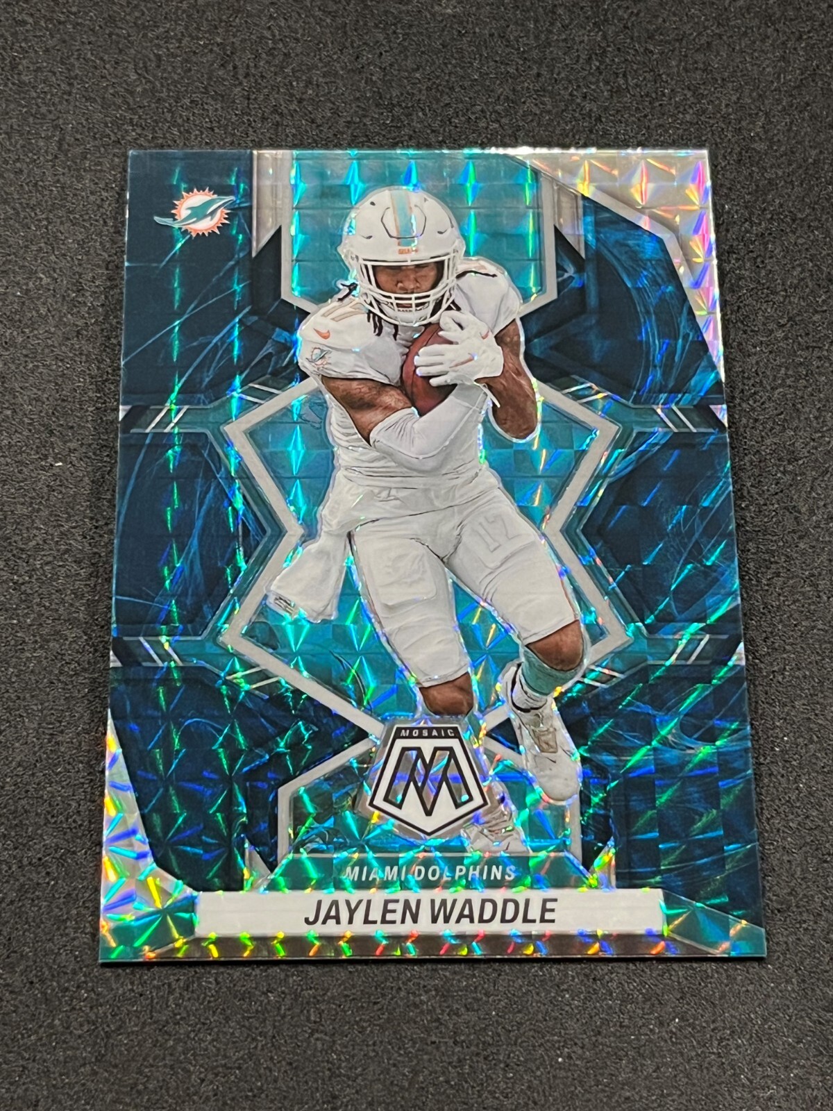 2022 Panini Mosaic Football Jaylen Waddle Genesis Prizm #122 - Miami Dolphins
