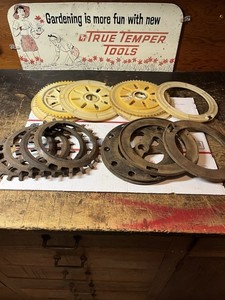 8 IHC Cast Iron Planter Seed Plates 4-H1255B 2- 3447AA 2- IL409F + lustran