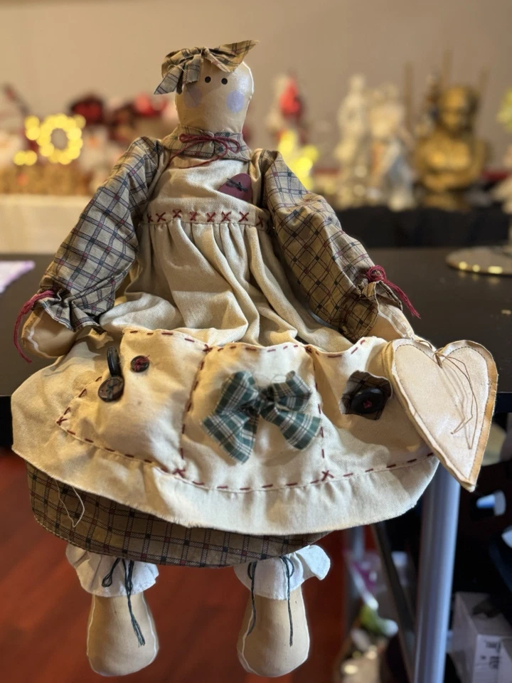 "Muñeca de trapo primitiva arte popular rural hecha a mano muñeca de tela delantal corazón 20""" Foto 2 de 4