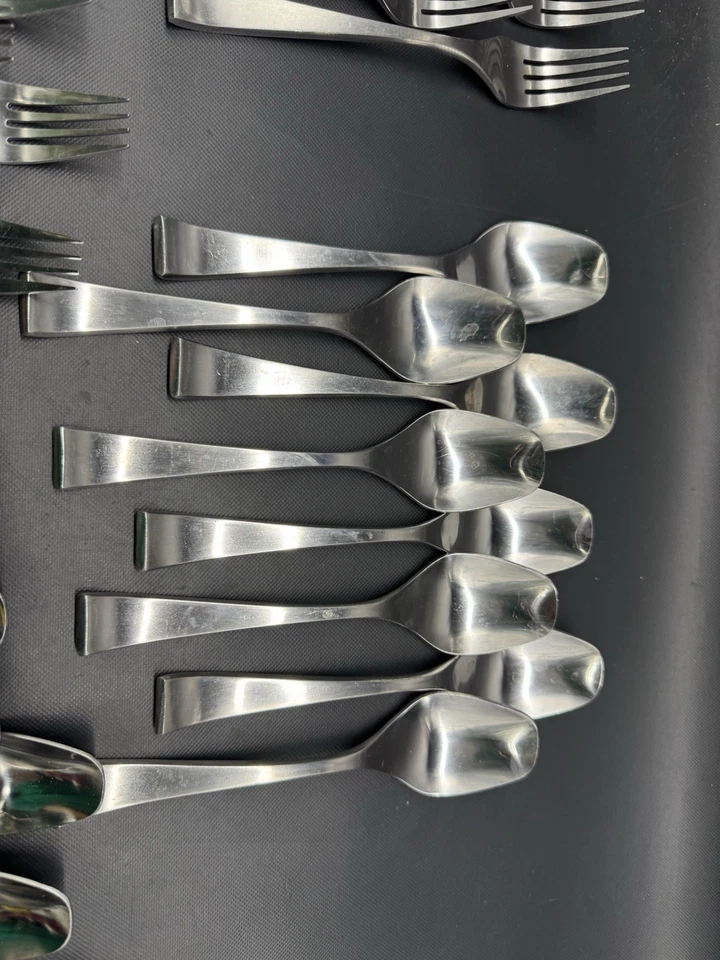 40 Pcs Oxford Hall SABRINA MCM Stainless Steel Japan 8 Place Settings - Image 4 of 4