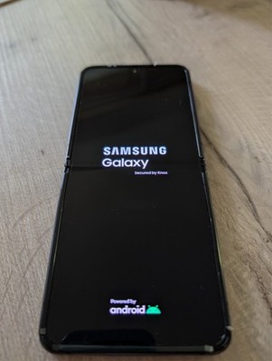 Samsung Galaxy Z Flip 4  - 512GB - Graphite - Runderneuert von Samsung
