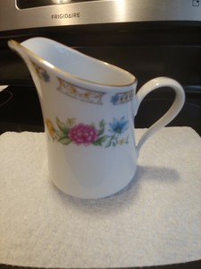 LiLNG-Fine-China-Cramer-Dish-Signed-By-Yung-Shen