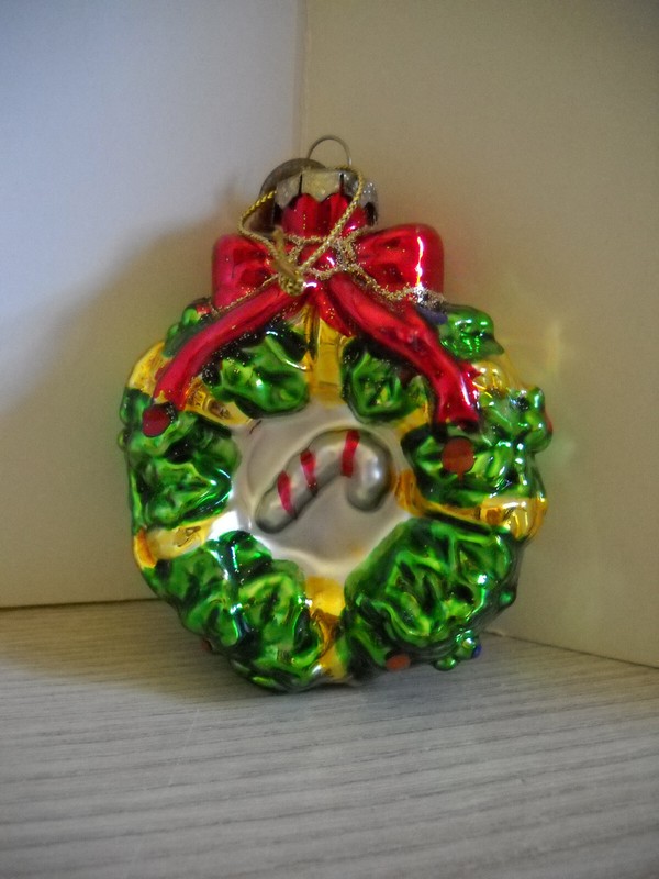 VINTAGE THOMAS PACCONI CLASSICS GLASS CHRISTMAS ORNAMENT WREATH