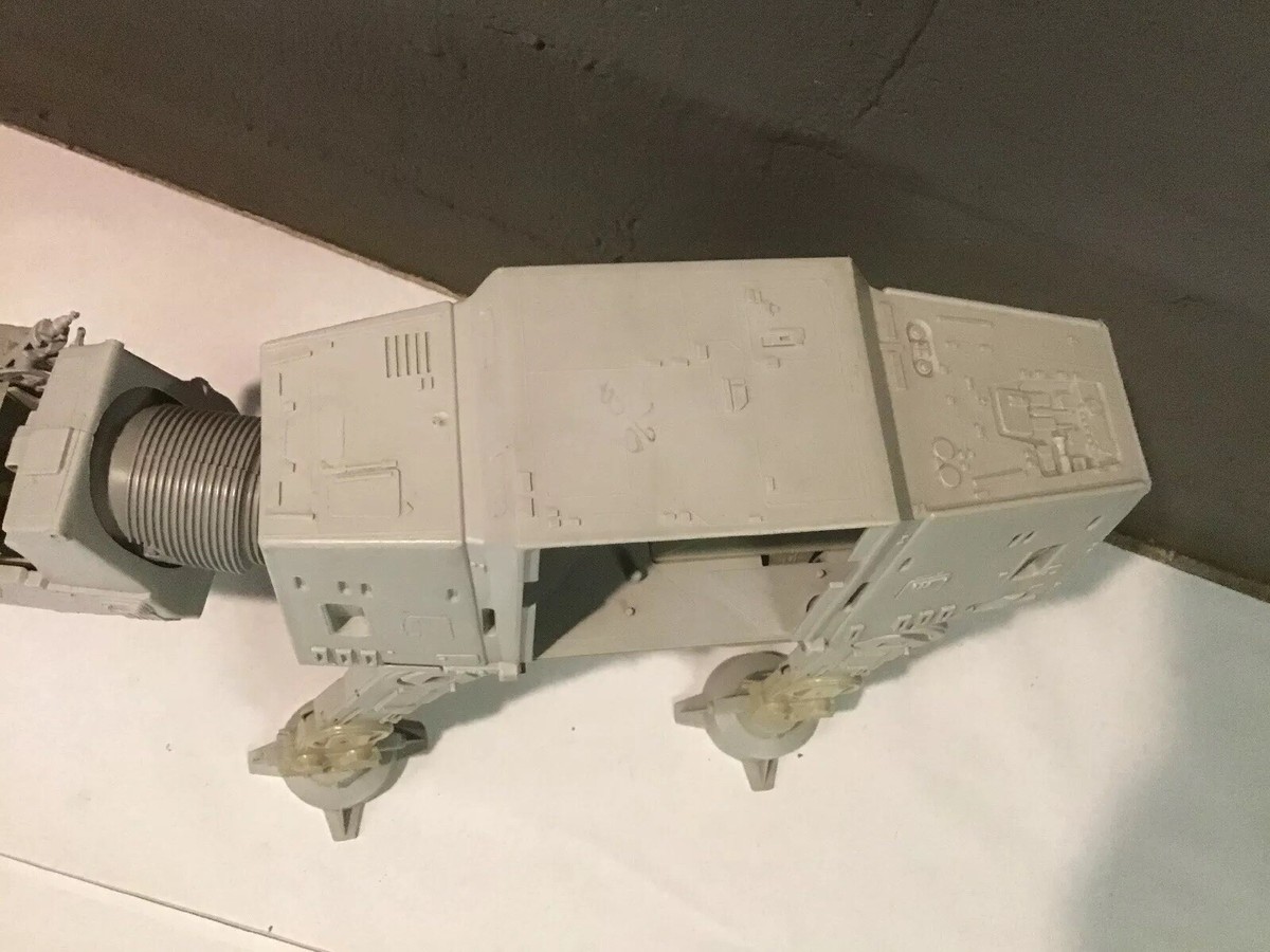 1981 Kenner Star Wars AT-AT Empire Strikes Back 38810 1981 Kenner Star Wars AT-AT Empire Strikes Back 38810