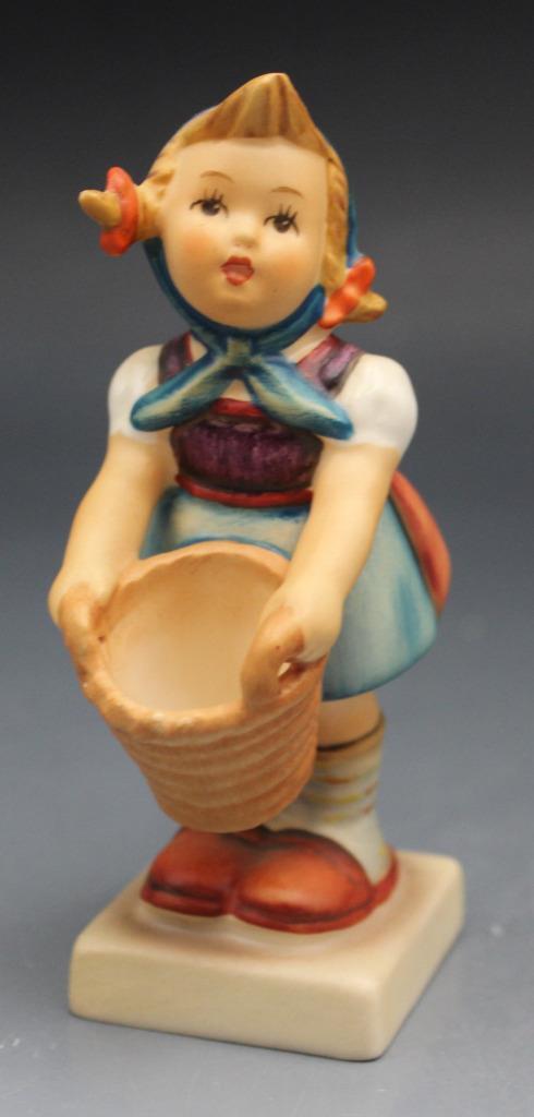 Goebel Hummel Little Helper #73 Figurine TMK6 Germany 4.25