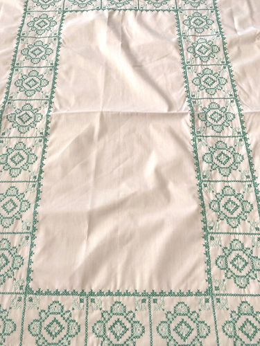 Vtg Tablecloth Hand Embroidered Green Americana Farmhouse 74" x 56" (READ) - Picture 2 of 11
