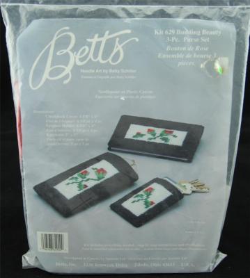 Betts Needle art by Betty Schiller    3 piece purse set B
