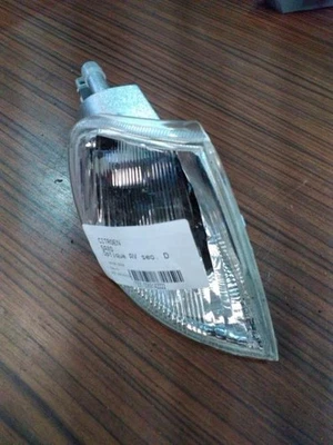 Optique avant secondaire droit (feux)(clignotant) CITROEN SAXO - Photo 1/2