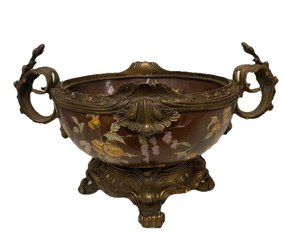 Cuenco ornamentado vintage de la colección John Richard con soportes Ormolu Foto 2 de 4