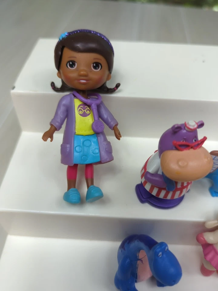 Lote de figuras Doc McStuffins Hallie Chilly Lambie Stuffy Bronty Susie Sunshine Owl Foto 4 de 4