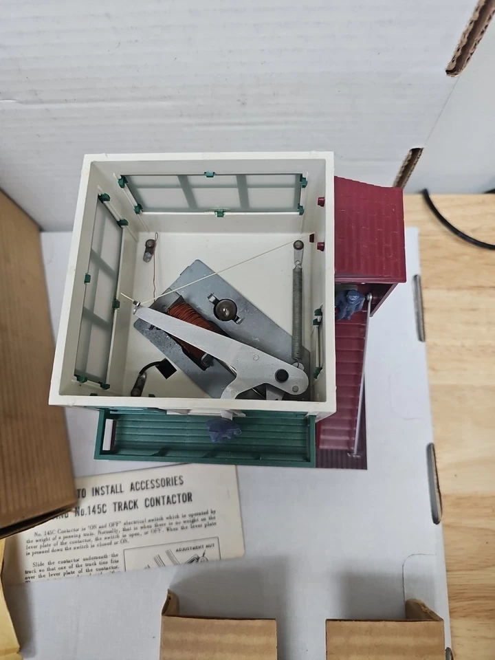 Postwar Lionel #445 Operating Switch Tower From 1952-53~w/Nice OB & Instructions - Image 3 of 4