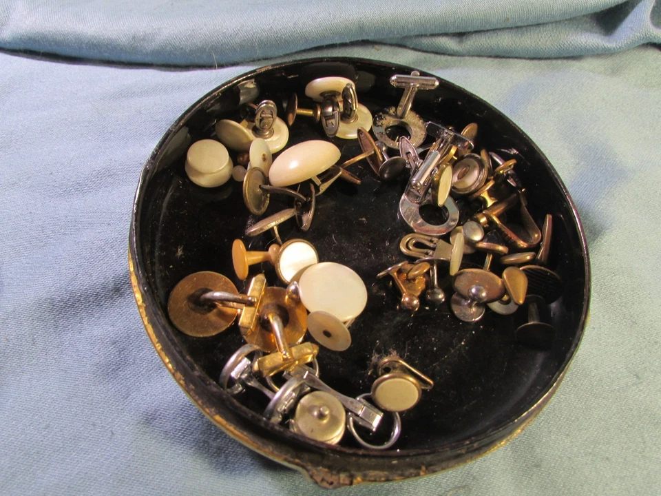 Boite tortue en carton bouilli laqué, lot de boutons de col & de manchettes - Photo 2/4