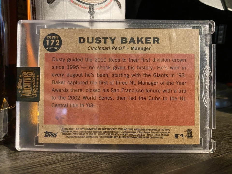 Dusty Baker Sellado de Fábrica en Tarjeta Automático 2022 Topps Archives Signature Series Foto 2 de 2
