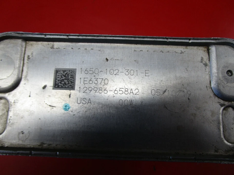 Dodge Challenger 2012 3,6 L V6 enfriador de aceite de motor #1650-102-301-E usado buen fabricante de equipos originales Foto 3 de 4