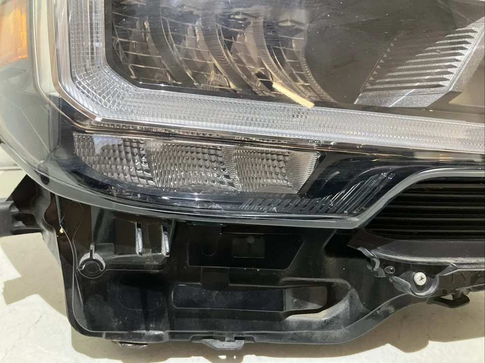 2020 2021 2022 2023 Toyota Tacoma RH Right Passenger Full LED Headlight OEM 1850 - Image 4 of 4