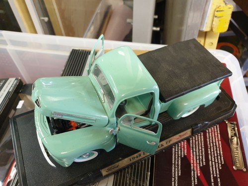 Road Signature 1/18 Ford 1948 F-1 Pick Up Truck - Picture 13 of 13
