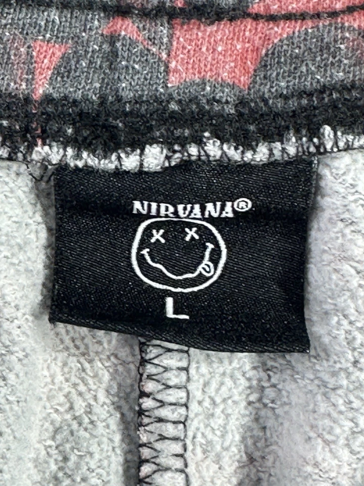 Pantalones Cortos Nirvana Con Patrón de Caja en Forma de Corazón L Amarillo Logo Licencia 2023 Música Foto 3 de 4