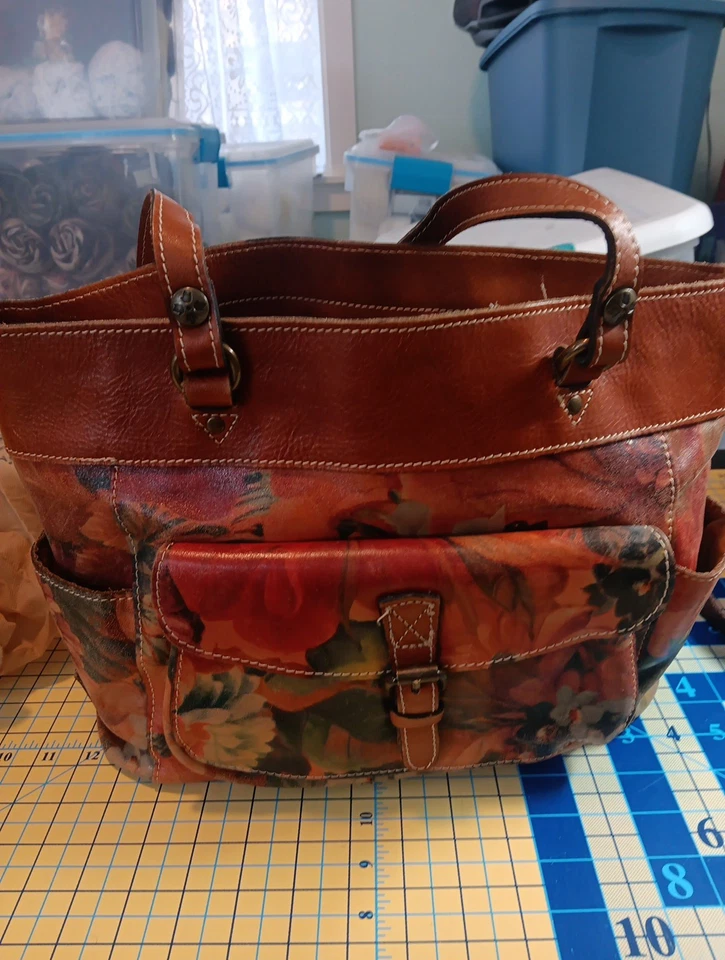 Patricia Nash Purse With Matching Wallet 14 In Wide 9 In Tall 5 In Deep - Image 2 of 4