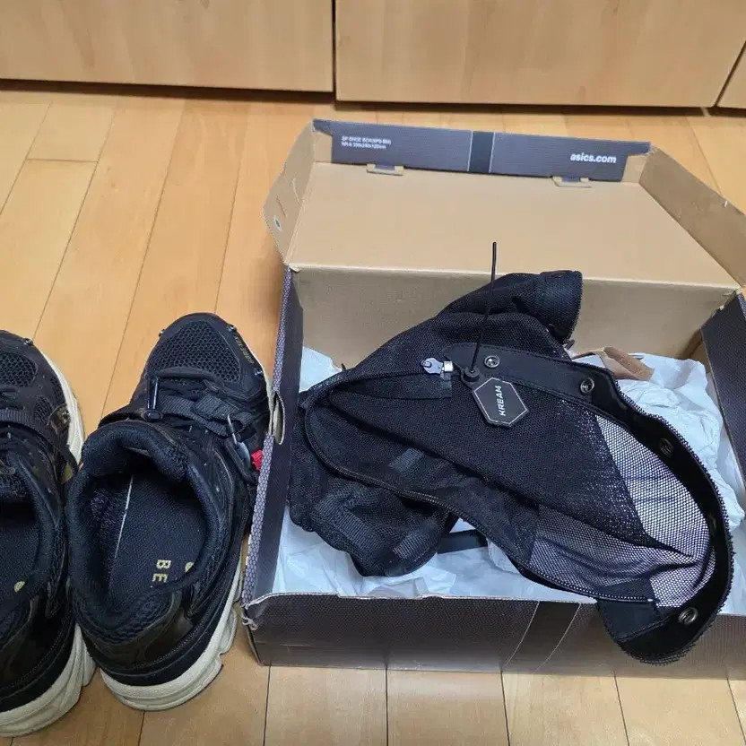 Asics GEL-Kayano 14 Gore-Tex Running Shoes Black 260 thumbnail 7