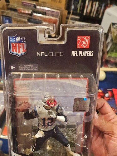 MCFARLANE 2010 NFL ELITE SERIES TOM BRADY SILVER JERSEY BRONZE LEVEL CHASE MOC - Picture 6 of 8