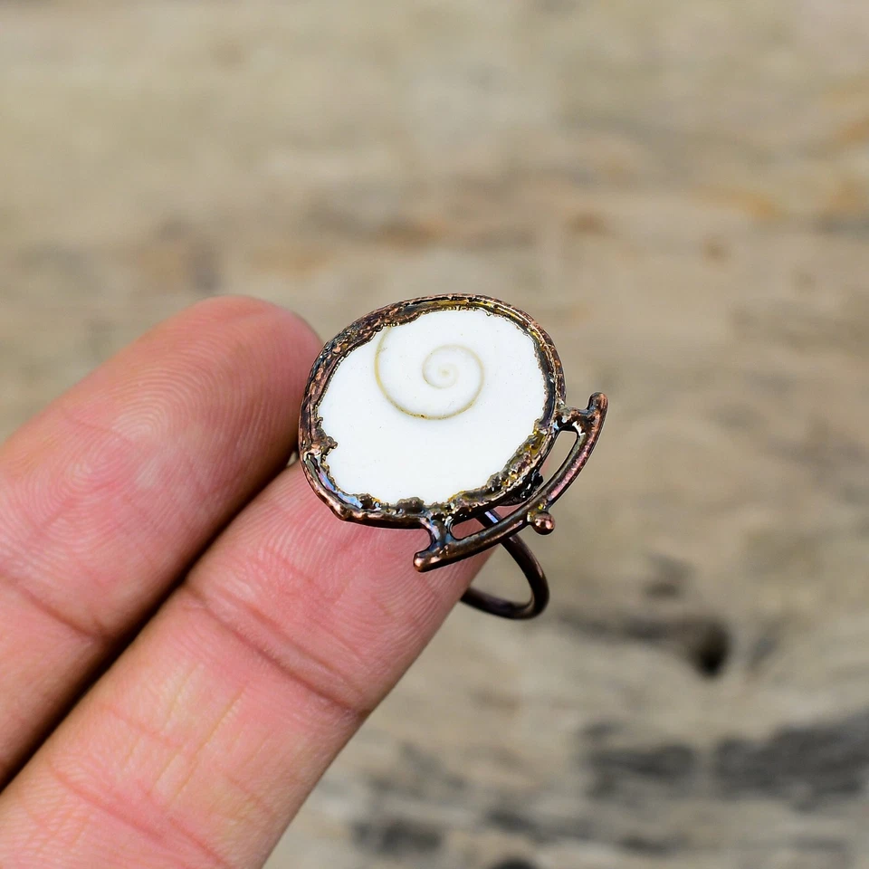 Elegante anillo solitario electroformado piedra concha ojo de Shiva redondo joyería cobre Foto 3 de 4