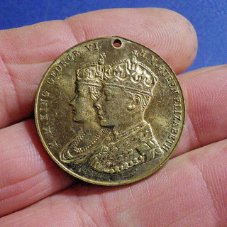 1937 KÖNIG GEORGE VI KRÖNUNG GEDENKMEDAILLE VERGOLDET 32mm (Fattorini)