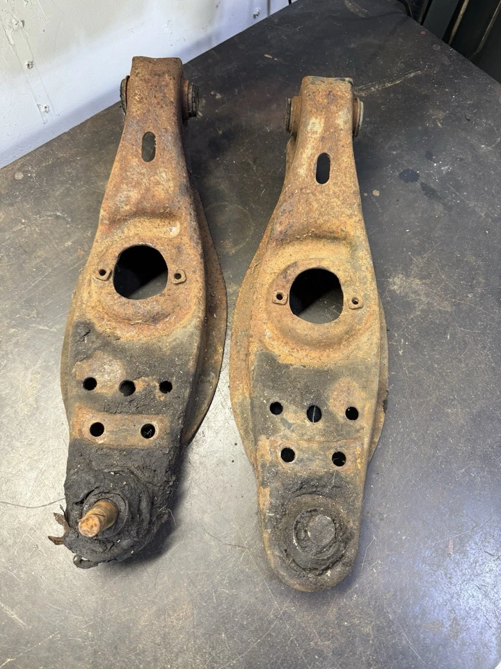 74-92 DODGE D100 D150 D250 BRAZO DE CONTROL INFERIOR DELANTERO DERECHO E IZQUIERDO PAR OEM Foto 2 de 4