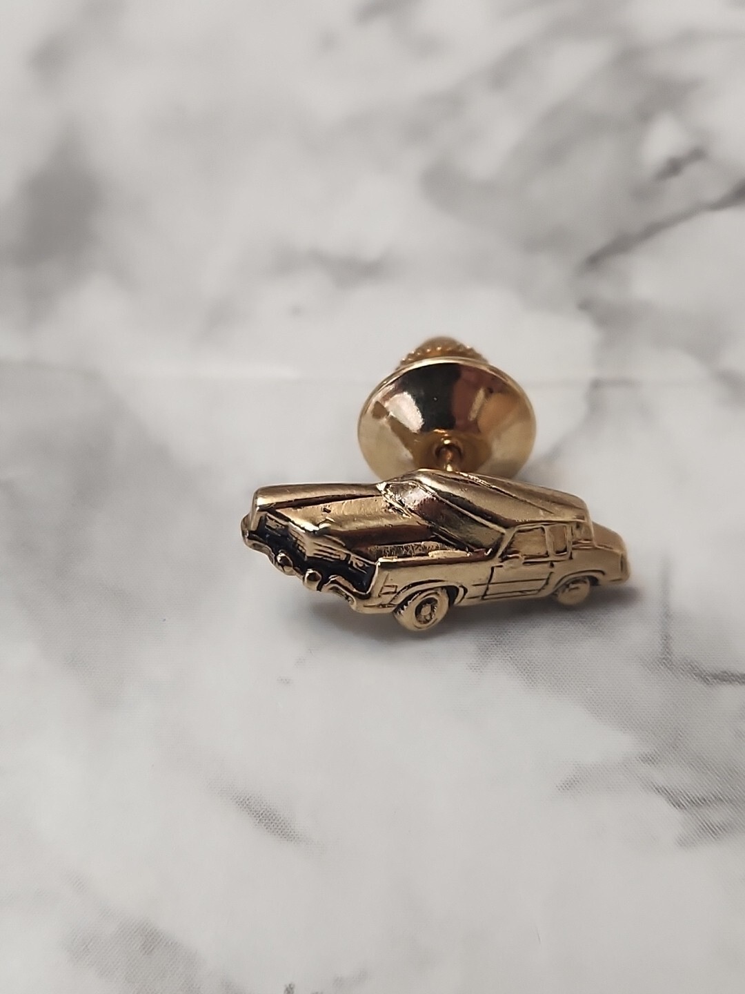 Vintage Avon Antique Classic Car Gold Tone Lapel Pin Hat Lanyard Pins Tie