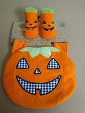 Baby essentials Pumpkin Bib And Socks 0-6M