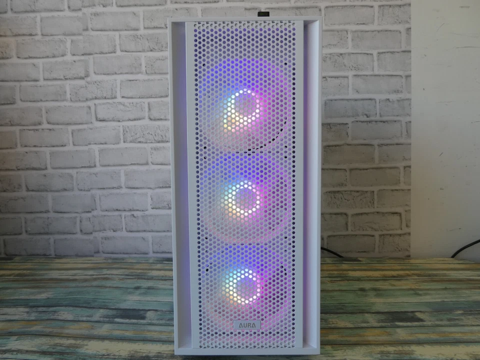 Custom Gaming Desktop PC Intel i7 3.90GHz 16 GB SSD + 1TB  Nvidia Quadro 4 GB - Image 2 of 4